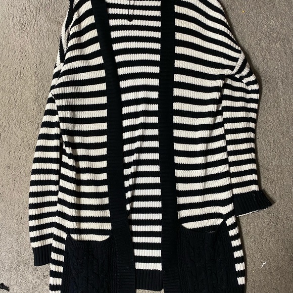 Express Cardigan - Picture 2 of 3